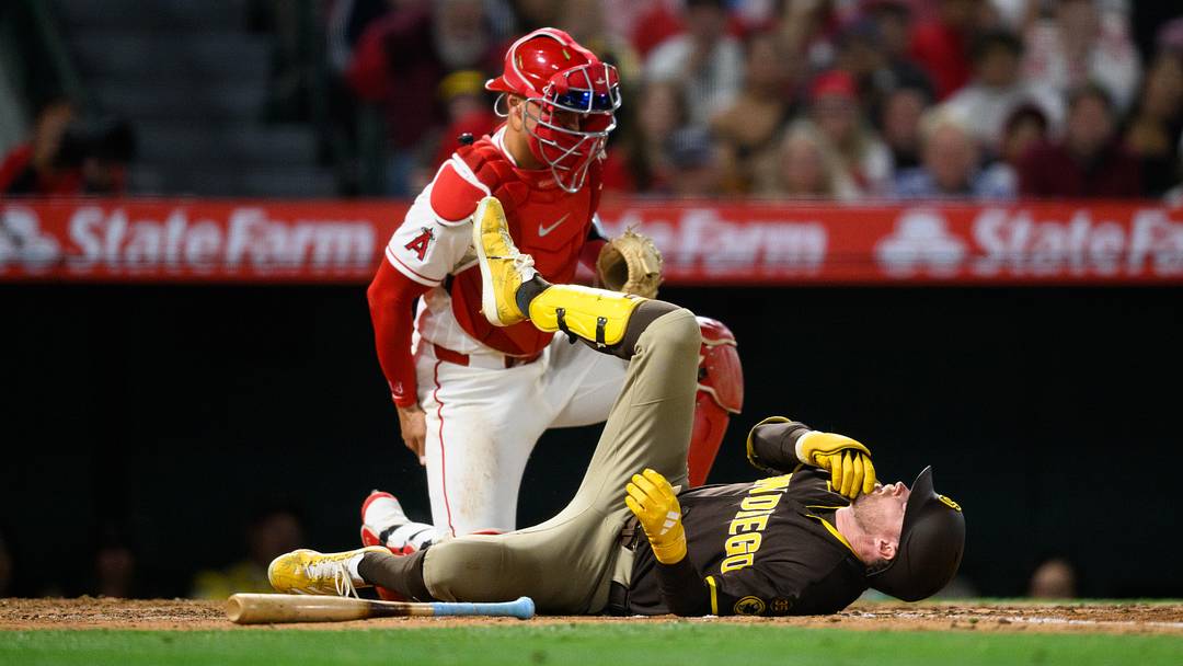 Apr 18, 2026; Anaheim, California, USA; San Diego Padres second baseman Jake Cronenworth (9) reacts after being hit by a pitch during the fifth inning against the Los Angeles Angels at Angel Stadium. Mandatory Credit: William Liang-Imagn Images Apr 18, 2026; Anaheim, California, USA; San Diego Padres second baseman Jake Cronenworth (9) reacts after being hit by a pitch during the fifth inning against the Los Angeles Angels at Angel Stadium. Mandatory Credit: William Liang-Imagn Images