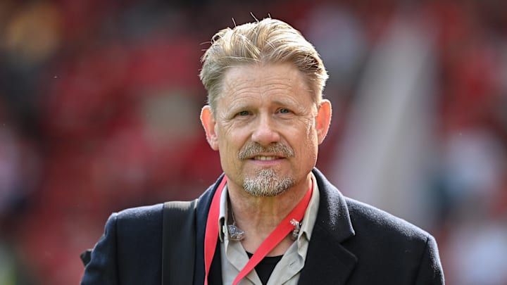 Man Utd legend Peter Schmeichel labelled Mikel Arteta a 'control freak' Man Utd legend Peter Schmeichel labelled Mikel Arteta a 'control freak'