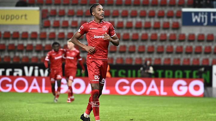 Pape Demba Diop im Trikot von Zulte Waregem Pape Demba Diop im Trikot von Zulte Waregem