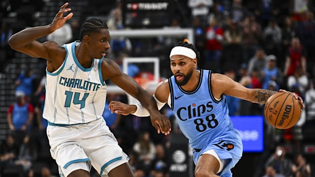 LA Clippers guard Patty Mills (88) moves the ball against Charlotte Hornets forward Moussa Diabate (14) 