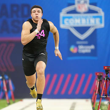 Texas Tech tight end Jalin Conyers runs the 40-yard dash.