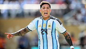 Enzo Fernandez steht von nun an für Manchester City auf dem Platz Enzo Fernandez steht von nun an für Manchester City auf dem Platz