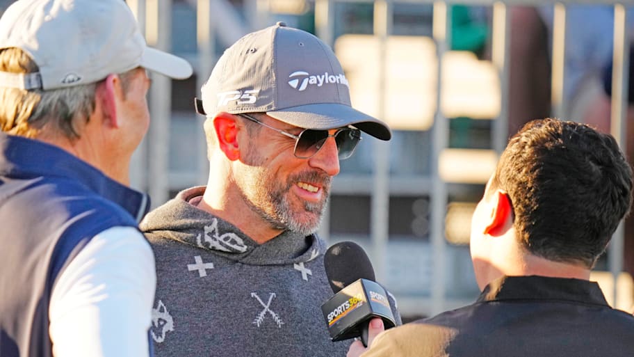 Jets quarterback Aaron Rodgers talks with the press on the first tee box during the Phoenix Open Annexus Pro-Am at TPC Scottsdale. | Patrick Breen/The Republic / USA TODAY NETWORK via Imagn Images