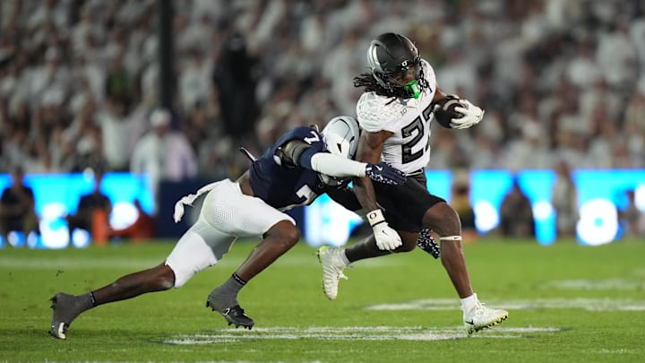 Oregon running back Dierre Hill Jr. looked like one of the best running backs in the conference Saturday. Oregon running back Dierre Hill Jr. looked like one of the best running backs in the conference Saturday.