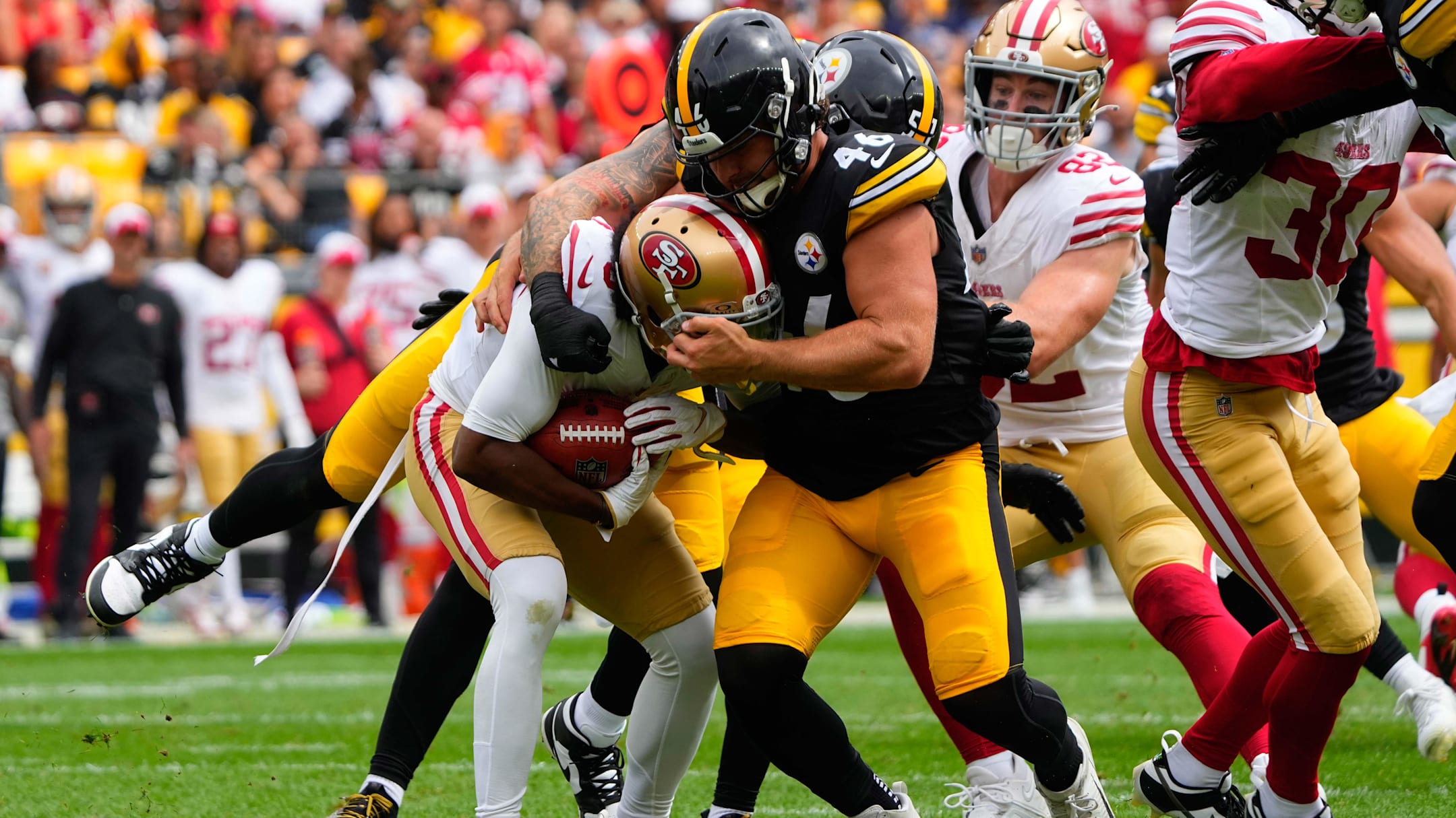 Steelers Long-Snapper Suffers Scary Chest Injury vs. Buccaneers