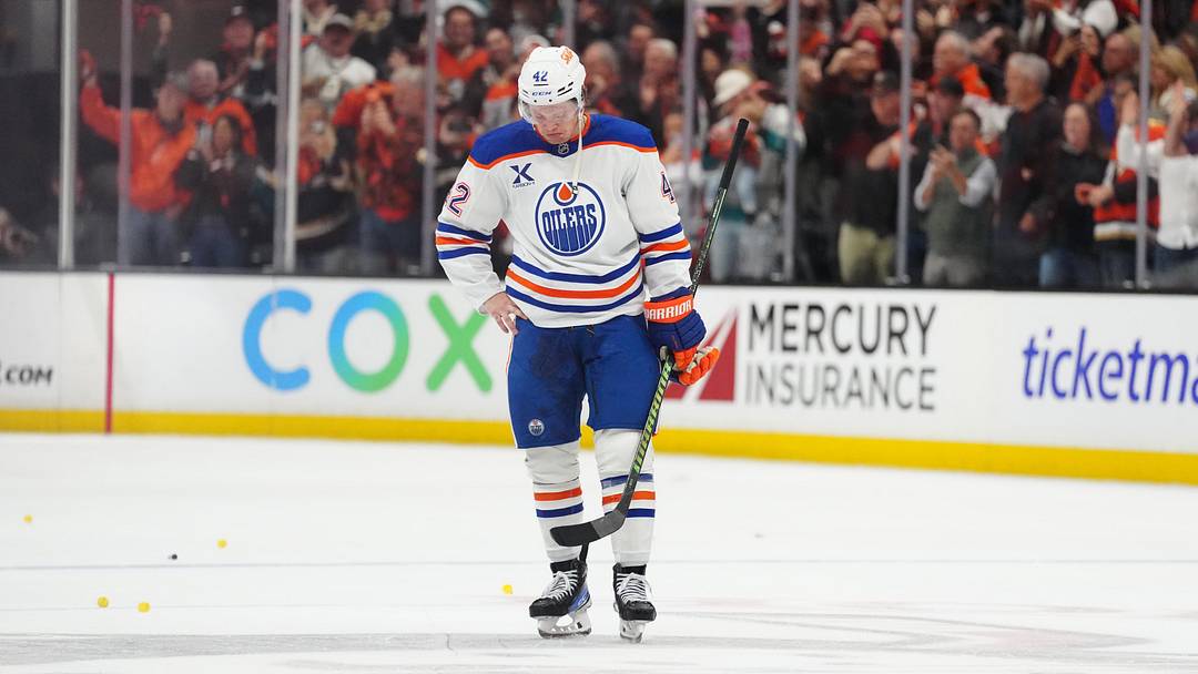 Apr 30, 2026; Anaheim, California, USA; Edmonton Oilers right wing Kasperi Kapanen (42) reacts at the end of game six of the first round of the 2026 Stanley Cup Playoffs against the Anaheim Ducks at Honda Center. Mandatory Credit: Kirby Lee-Imagn Images