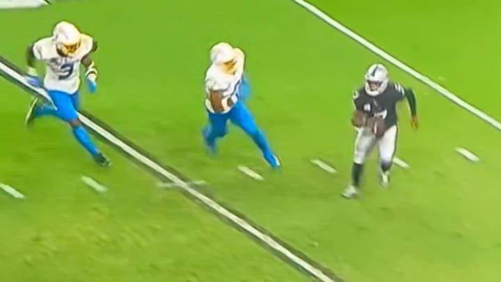 Geno Smith's last play in the Raiders' loss to the Chargers was a really bad one. 
