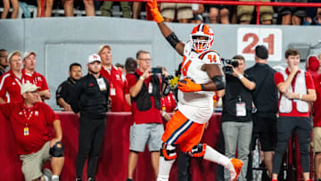 Sep 20, 2024; Lincoln, Nebraska, USA; Illinois Fighting Illini offensive lineman Brandon Henderson (94) scores a touchdown against the Nebraska Cornhuskers during the fourth quarter at Memorial Stadium. Mandatory Credit: Dylan Widger-Imagn Images