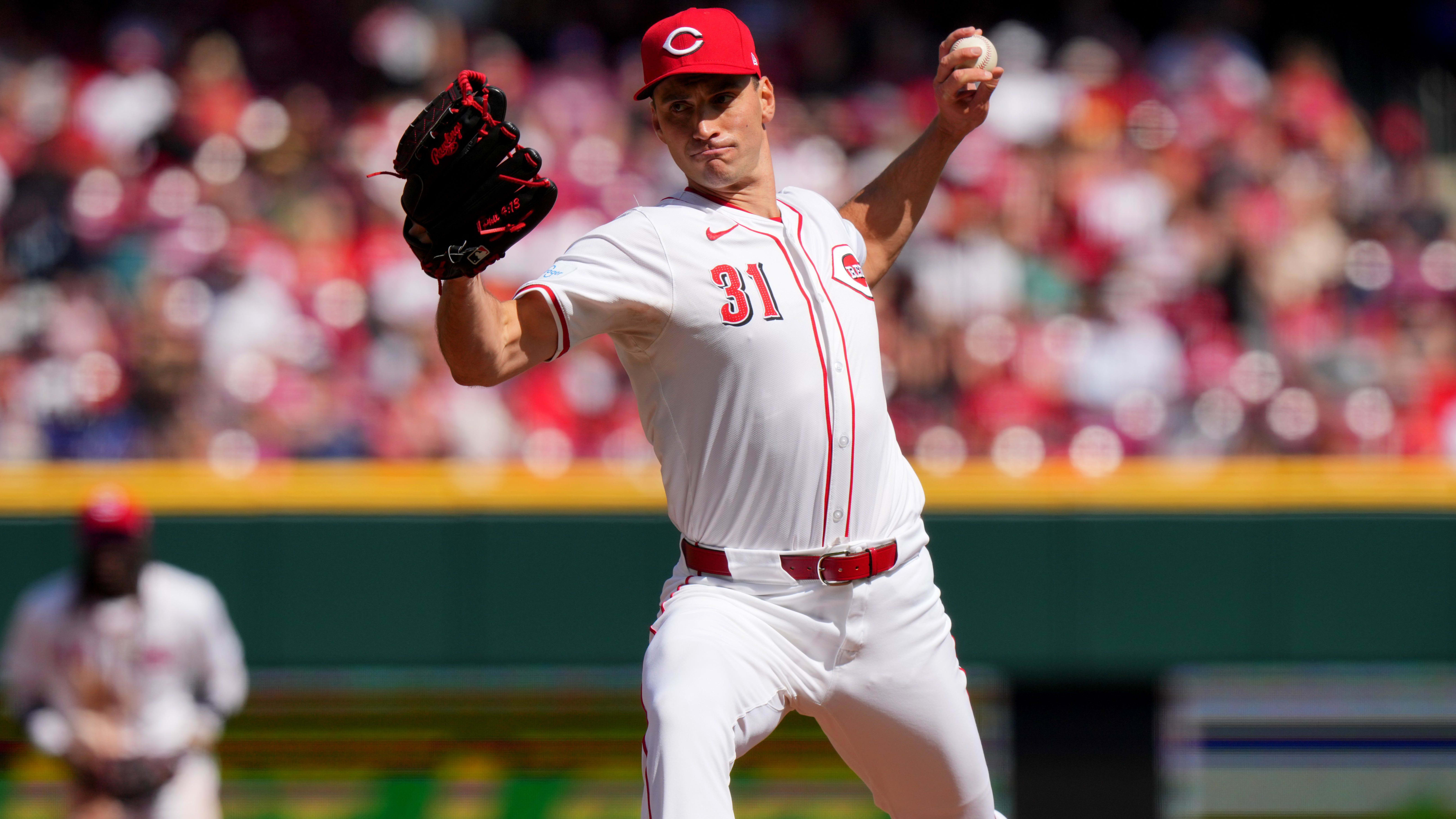 Cincinnati Reds pitcher Brent Suter (31) delivers a pitch in the seventh inning of an MLB baseball