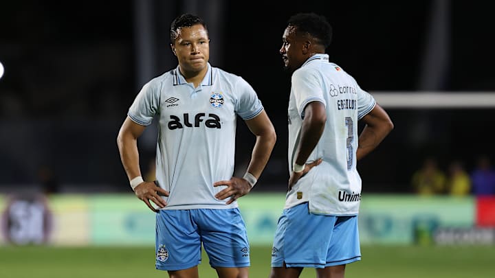Marlon volta à equipe gremista após cumprir suspensão Marlon volta à equipe gremista após cumprir suspensão