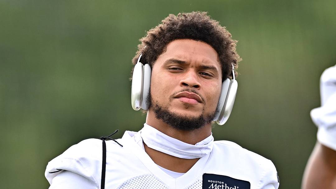 Jun 9, 2026; Houston, Texas, USA; Houston Texans safety Jalen Pitre arrives for the team’s minicamp at Houston Methodist Training Center. Mandatory Credit: Maria Lysaker-Imagn Images Jun 9, 2026; Houston, Texas, USA; Houston Texans safety Jalen Pitre arrives for the team’s minicamp at Houston Methodist Training Center. Mandatory Credit: Maria Lysaker-Imagn Images