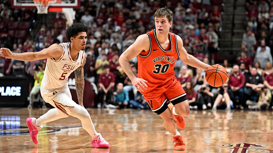 Virginia Cavaliers guard Dallin Hall 