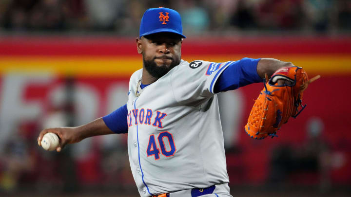 Aug 28, 2024; Phoenix, Arizona, USA; New York Mets pitcher Luis Severino (40) pitches against the Arizona Diamondbacks during the third inning at Chase Field. Mandatory Credit: Joe Camporeale-USA TODAY Sports