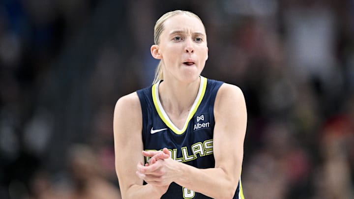 Dallas Wings guard Paige Bueckers (5)