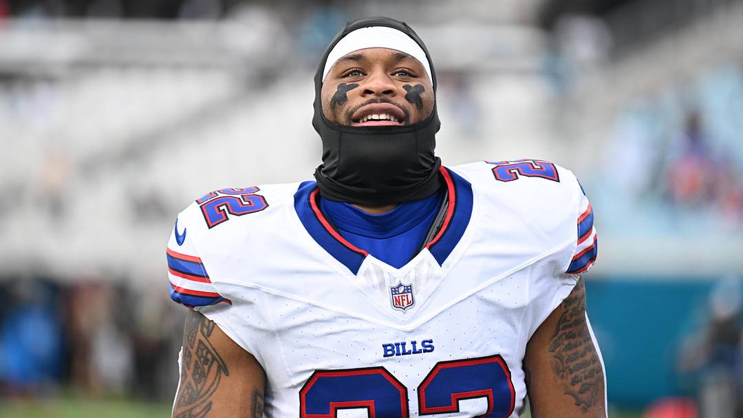 Jan 11, 2026; Jacksonville, FL, USA; Buffalo Bills running back Ray Davis (22) before an AFC Wild Card Round game against the Jacksonville Jaguars at EverBank Stadium. Jan 11, 2026; Jacksonville, FL, USA; Buffalo Bills running back Ray Davis (22) before an AFC Wild Card Round game against the Jacksonville Jaguars at EverBank Stadium.
