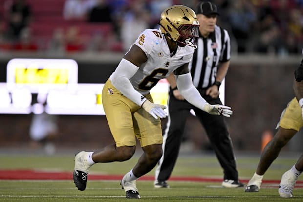 Boston College Eagles EDGE Donovan Ezeiruaku in action during the game between the SMU Mustangs and the Boston College Eagles Boston College Eagles EDGE Donovan Ezeiruaku in action during the game between the SMU Mustangs and the Boston College Eagles