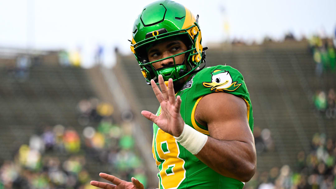 Oregon Ducks tight end Kenyon Sadiq (18) looks on before the game against the James Madison Dukes at Autzen Stadium. 