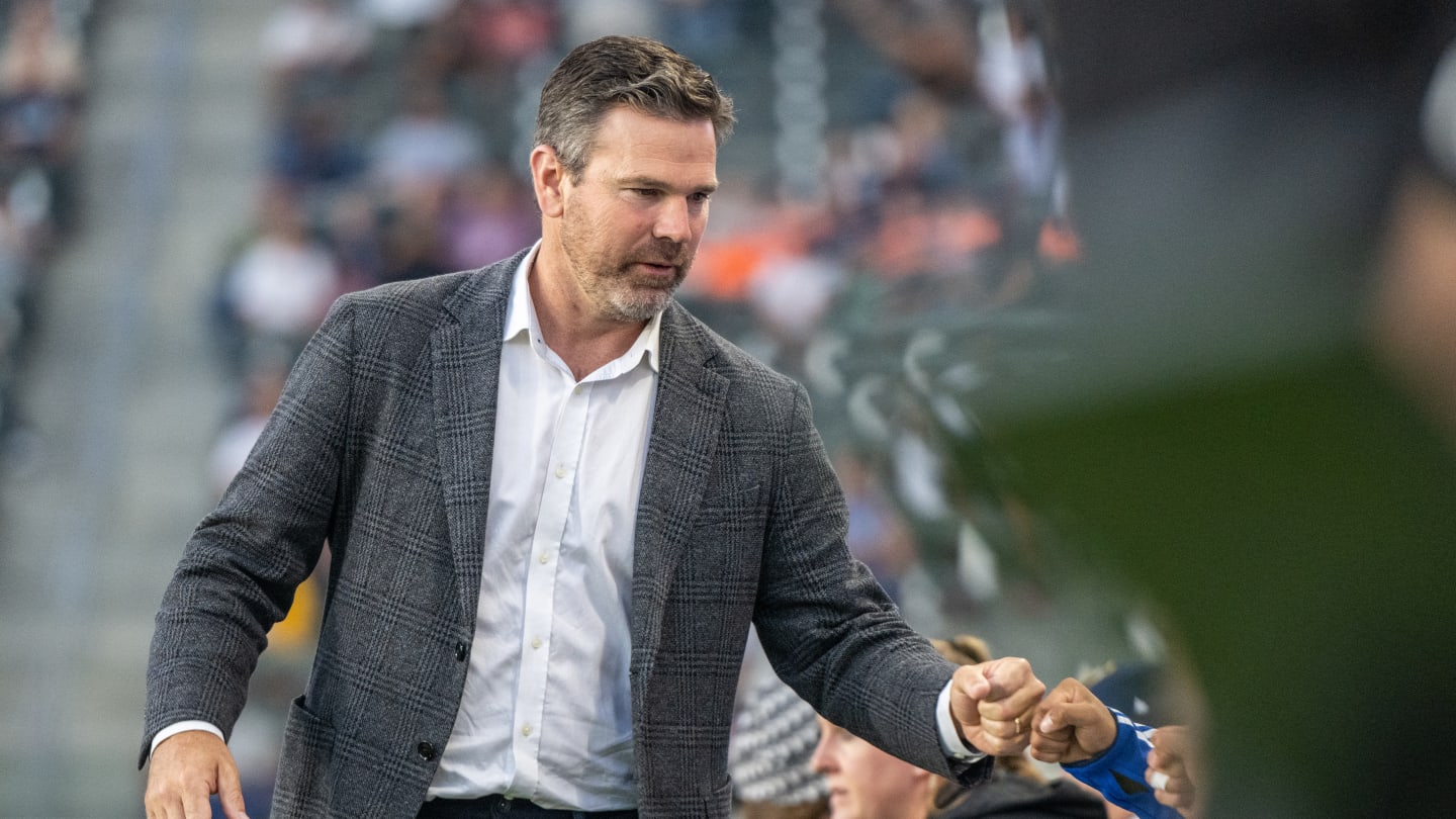 LA Galaxy coach Vanney talks new defender and team fitness