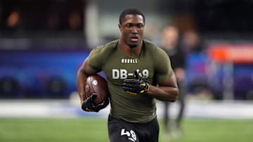 Missouri defensive back Jaylon Carlies