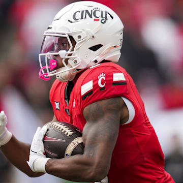 Oct 25, 2025; Cincinnati, Ohio, USA;  Cincinnati Bearcats running back Evan Pryor (6) runs with the ball against the Baylor Bears in the first half at Nippert Stadium. Mandatory Credit: Aaron Doster-Imagn Images