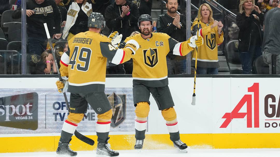 Vegas Golden Knights' Mark Stone (61) celebrates his first-period goal against the Toronto Maple Leafs at T-Mobile Arena. Mandatory Credit: Candice Ward-Imagn Images Vegas Golden Knights' Mark Stone (61) celebrates his first-period goal against the Toronto Maple Leafs at T-Mobile Arena. Mandatory Credit: Candice Ward-Imagn Images