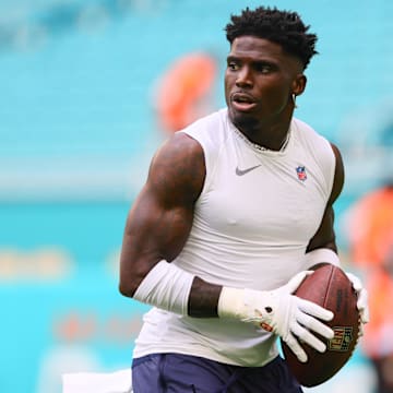 Miami Dolphins wide receiver Tyreek Hill (10) throws the football before preseason game against the Washington Commanders at Hard Rock Stadium.