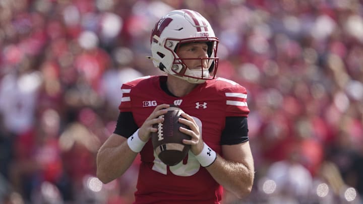 Van Dyke during the game against the Alabama Crimson Tide at Camp Randall Stadium.