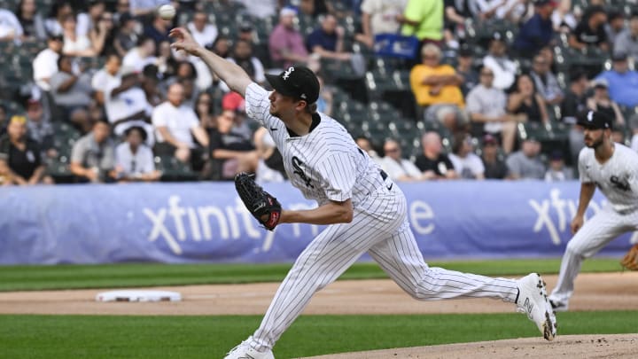 Jul 27, 2024; Chicago, Illinois, USA;  Chicago White Sox pitcher Erick Fedde (20) pitches against the Seattle Mariners during the first inning at Guaranteed Rate Field. Mandatory Credit: Matt Marton-USA TODAY Sports