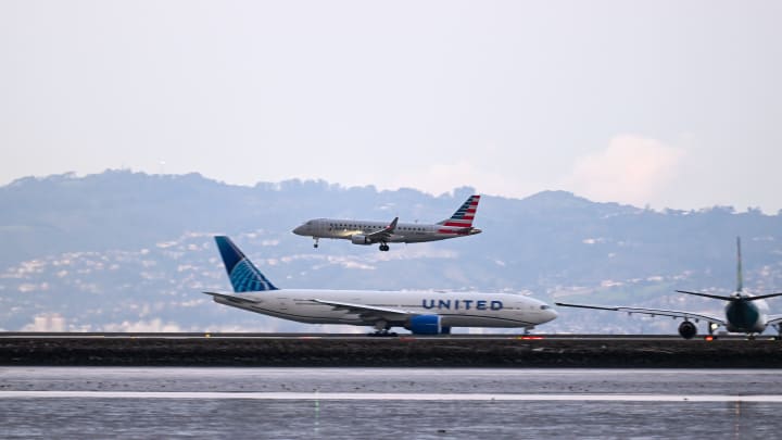 Takeoff and landing planes at San Francisco International Airport (SFO)