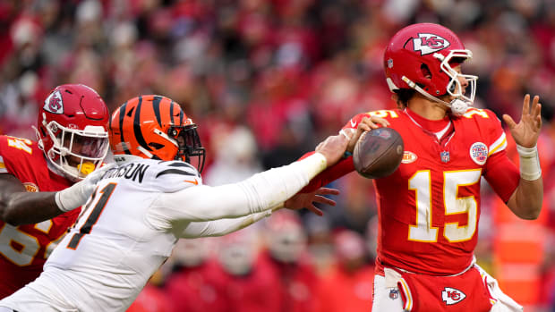  Trey Hendrickson (91) forces a fumble of Kansas City Chiefs quarterback Patrick Mahomes