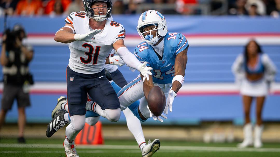 Aug 29, 2026; Nashville, Tennessee, USA; Chicago Bears safety Dillon Thieneman (31) breaks up pass thrown to Tennessee Titans wider receiver Carnell Tate (14) during the first half at Nissan Stadium. Mandatory Credit: Steve Roberts-Imagn Images Aug 29, 2026; Nashville, Tennessee, USA; Chicago Bears safety Dillon Thieneman (31) breaks up pass thrown to Tennessee Titans wider receiver Carnell Tate (14) during the first half at Nissan Stadium. Mandatory Credit: Steve Roberts-Imagn Images