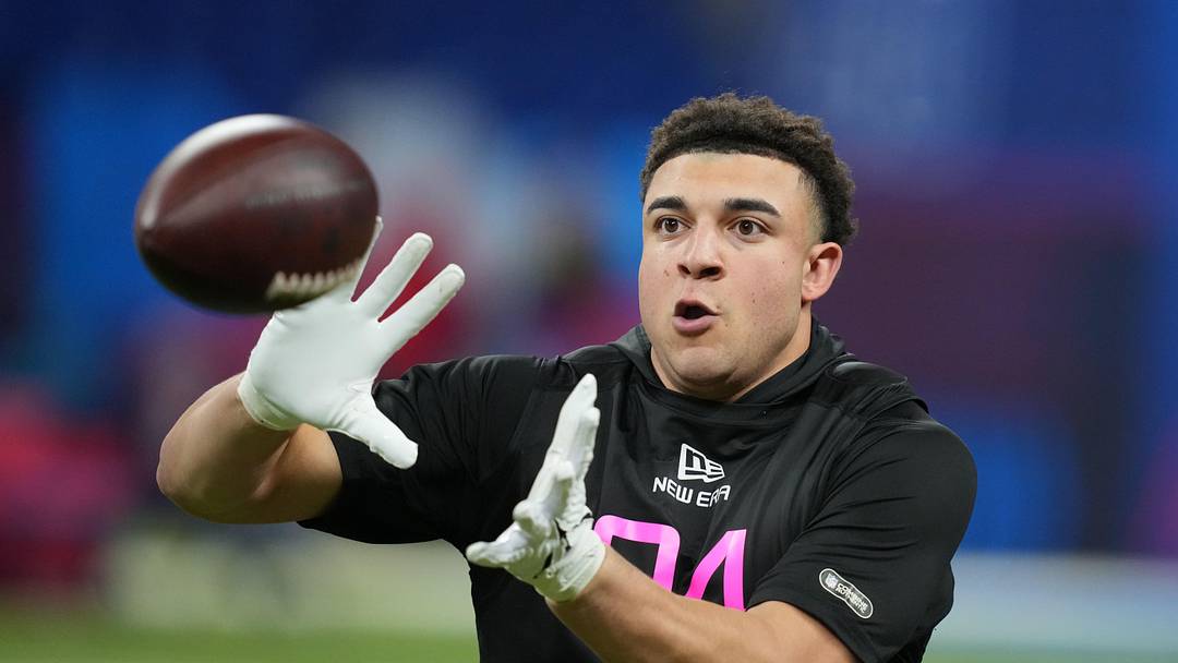 Feb 28, 2025; Indianapolis, IN, USA; Texas Tech tight end Jalin Conyers (TE04) participates in drills during the 2025 NFL Combine at Lucas Oil Stadium. Mandatory Credit: Kirby Lee-Imagn Images
