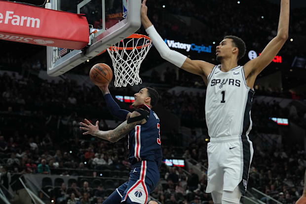 Washington Wizards forward Kyle Kuzma (33) shoots in front of San Antonio Spurs center Victor Wembanyama (1).