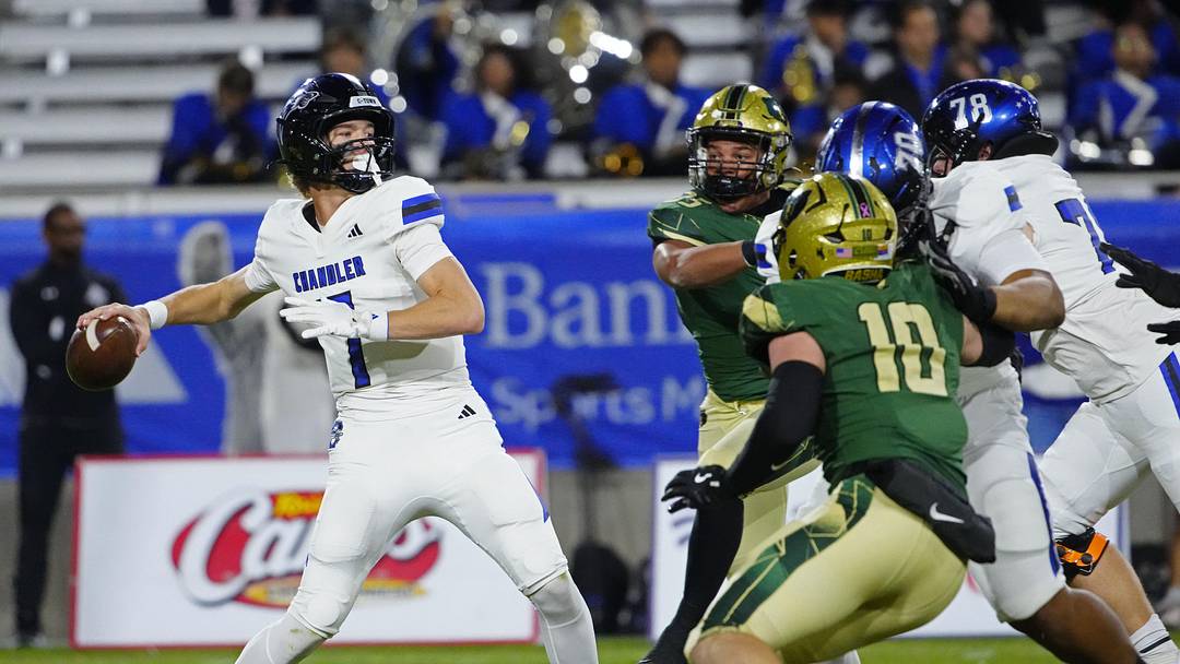 Chandler quarterback Will Mencl (7) throws against Basha during the Open state championship at Mountain America Stadium in Tempe on Dec. 6, 2025.