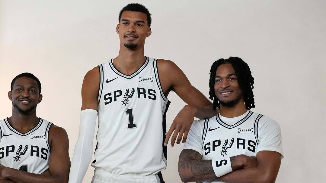 Sep 29, 2025; San Antonio, TX, USA; San Antonio Spurs forward-center Victor Wembanyama (1) along with guards De’Aaron Fox (4) and Stephon Castle (5) pose for photos during Media Day at Victory Capital Performance Center in San Antonio. Mandatory Credit: Scott Wachter-Imagn Images Sep 29, 2025; San Antonio, TX, USA; San Antonio Spurs forward-center Victor Wembanyama (1) along with guards De’Aaron Fox (4) and Stephon Castle (5) pose for photos during Media Day at Victory Capital Performance Center in San Antonio. Mandatory Credit: Scott Wachter-Imagn Images