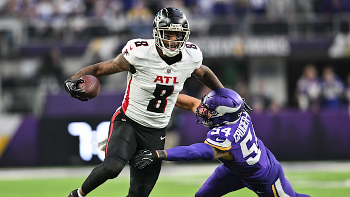 Atlanta Falcons tight end Kyle Pitts (8) gets yards after the catch as Minnesota Vikings linebacker Kamu Grugier-Hill (54) attempts to make the tackle during the fourth quarter at U.S. Bank Stadium. 