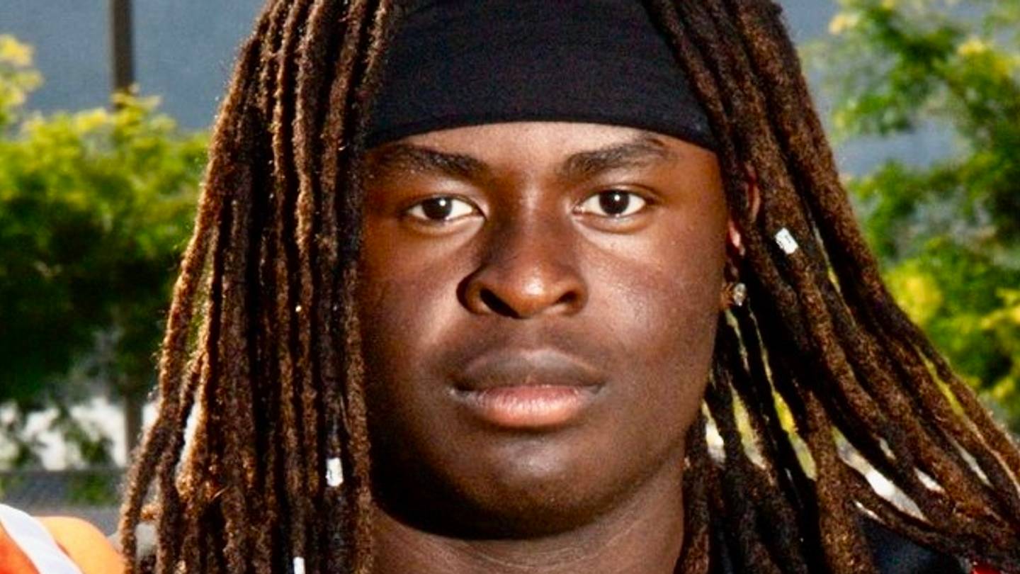 Powerlifter, small-town phenom Prin Fox gives UNLV football solemn pledge for 2026 recruiting class