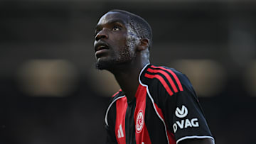 Niels Nkounkou verabschiedet sich von der Eintracht