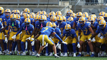 Oct 25, 2025; Pittsburgh, Pennsylvania, USA;  Pittsburgh Panthers defensive back Javon McIntyre (7) hypes up the team before the game against the North Carolina State Wolfpack at Acrisure Stadium. Mandatory Credit: Charles LeClaire-Imagn Images