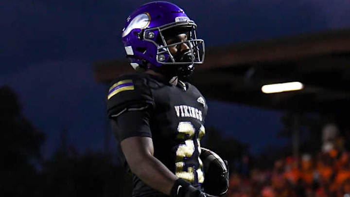 Puyallup hands Graham-Kapowsin its first loss, moves to No. 1 in rankings.