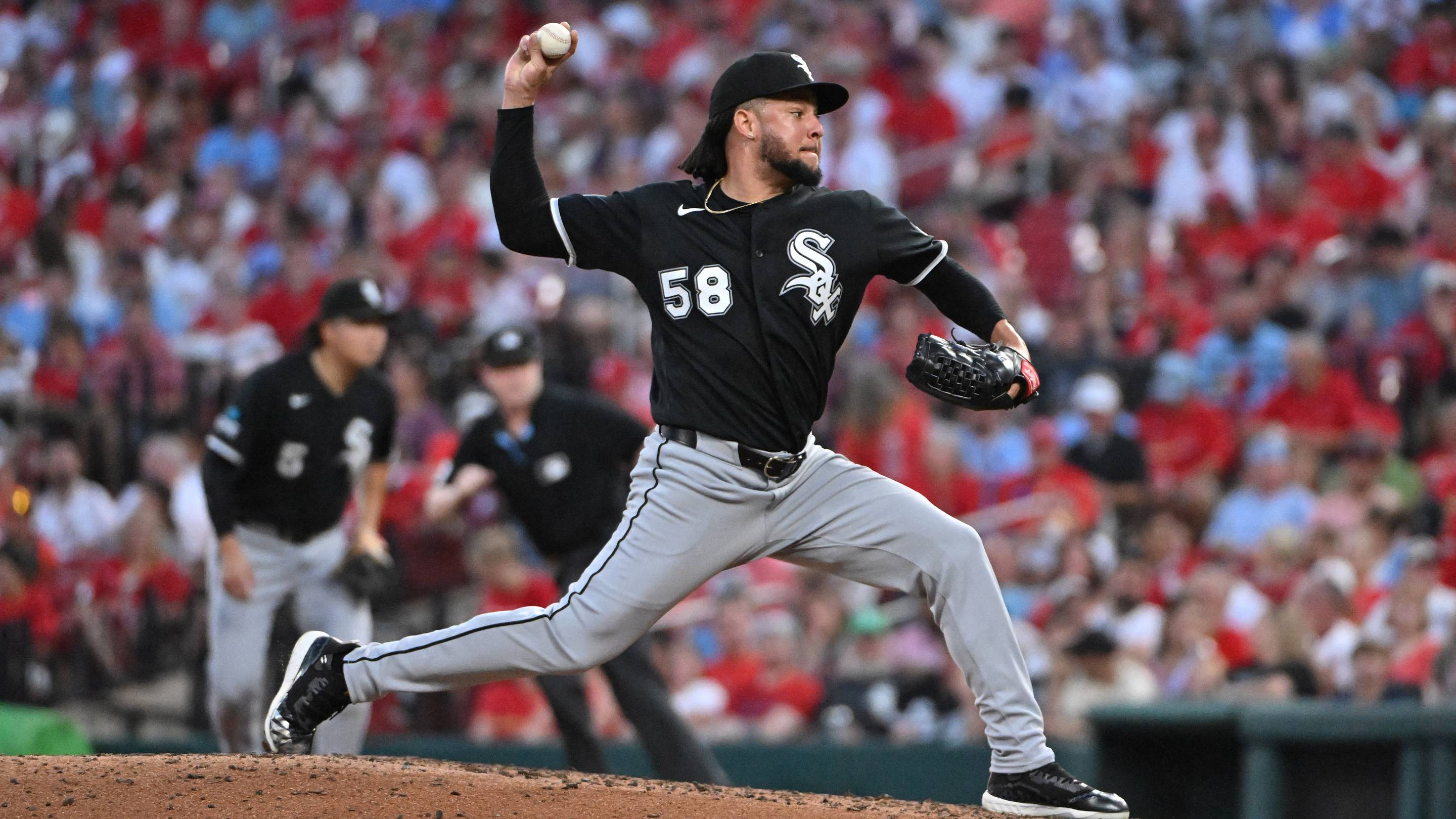 White Sox Make Luis Castillo Bullpen Move Mariners Avoided All Season