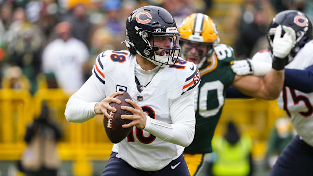 Chicago Bears quarterback Caleb Williams dropping back.