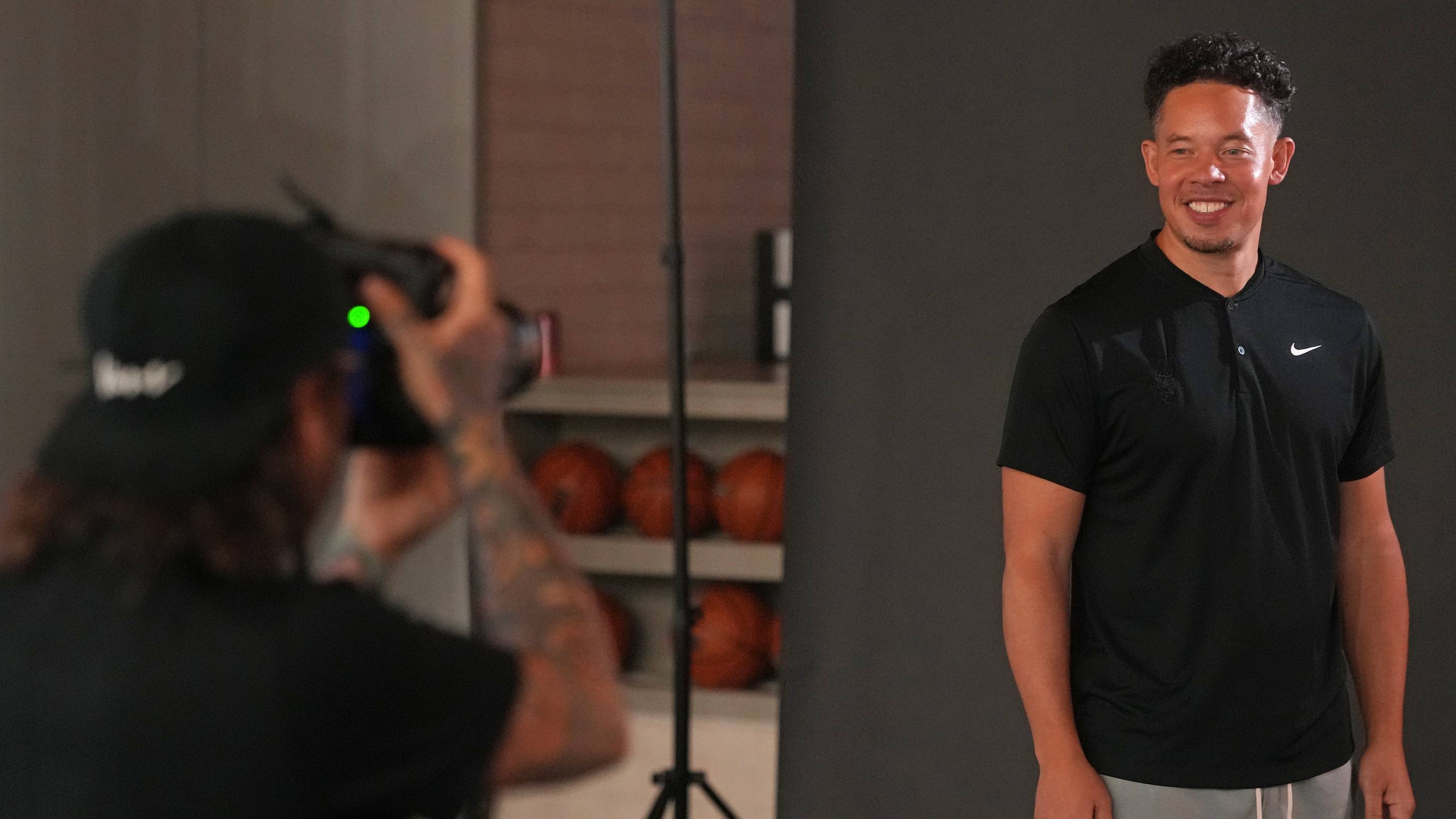 How Spurs' Mitch Johnson Found His Coaching Voice as the 'Head of the Snake'