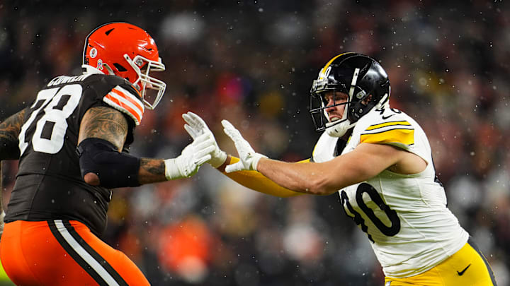 Pittsburgh Steelers v Cleveland Browns