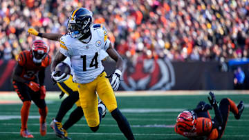 Pittsburgh Steelers wide receiver George Pickens (14) breaks through the defense for a touchdown reception in the first quarter of the NFL Week 13 game between the Cincinnati Bengals and the Pittsburgh Steelers at Paycor Stadium in downtown Cincinnati on Sunday, Dec. 1, 2024.