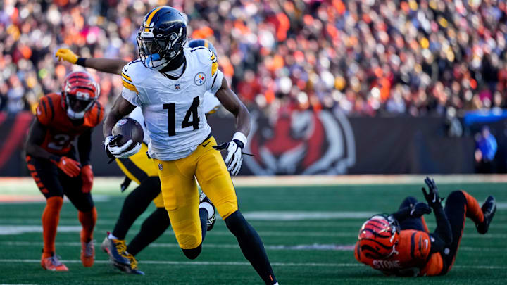 Pittsburgh Steelers wide receiver George Pickens breaks through the defense for a touchdown against the Cincinnati Bengals. Pittsburgh Steelers wide receiver George Pickens breaks through the defense for a touchdown against the Cincinnati Bengals.