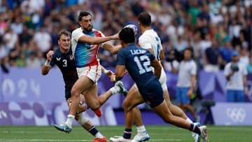 The USA struggled to breach Fiji's defense due to their errors and the formidable opposition, losing the game 22-3 to Fiji