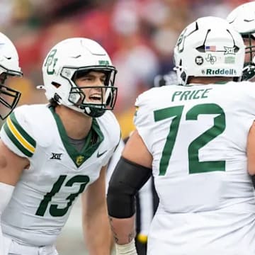 Quarterback Sawyer Robertson and Center Colton Price