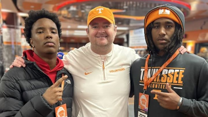Khalid Rainer (left) with coach Josh Heupel and 2026 WR Davion Brown (right).