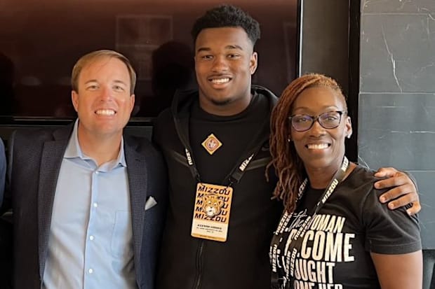 Keenan Harris at Mizzou with mother (2024)